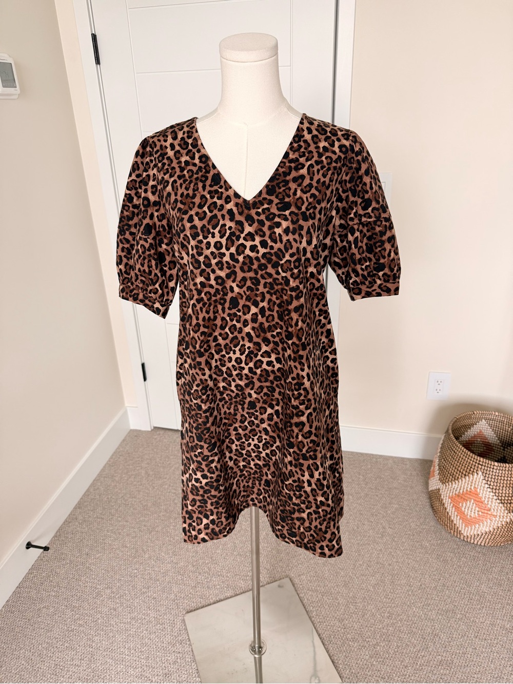 Evereve Leopard Print V-Neck Mini Dress - Brown/Black